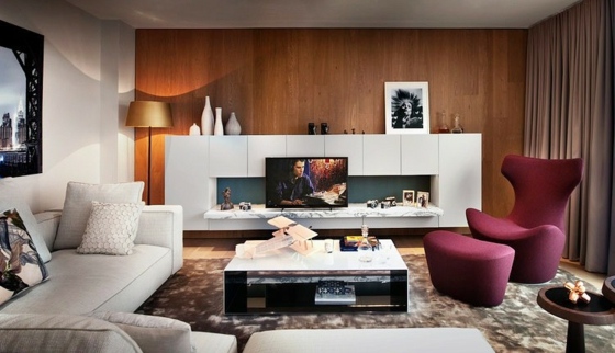 Penthouse-apartament-okładzina-ścienna-z-drewna-jasna-farba-ścienna