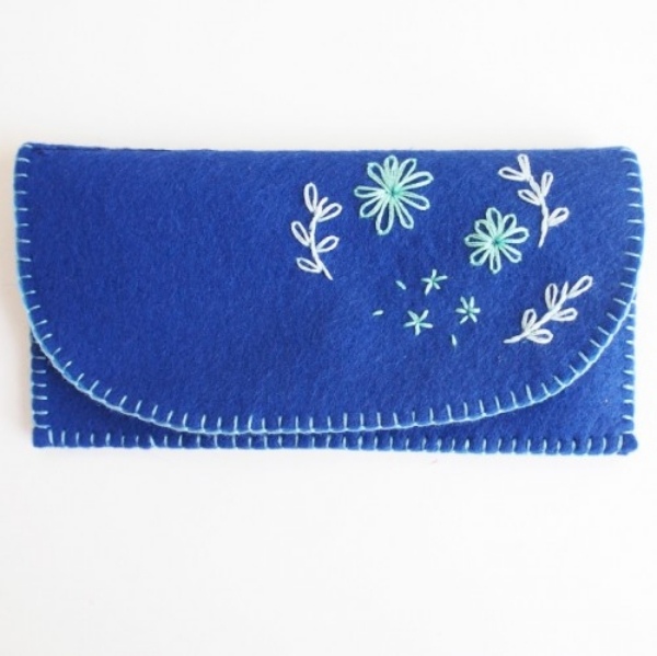 Ta torba jest lekka i wygodna na imprezy self-made-idea-portfel-diy-flowers