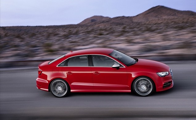 Audi sedan 2014 prawa strona