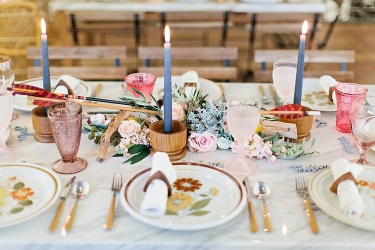 Baby Shower w stylu boho pomysły na dekorację stołu motyw kwiatowy