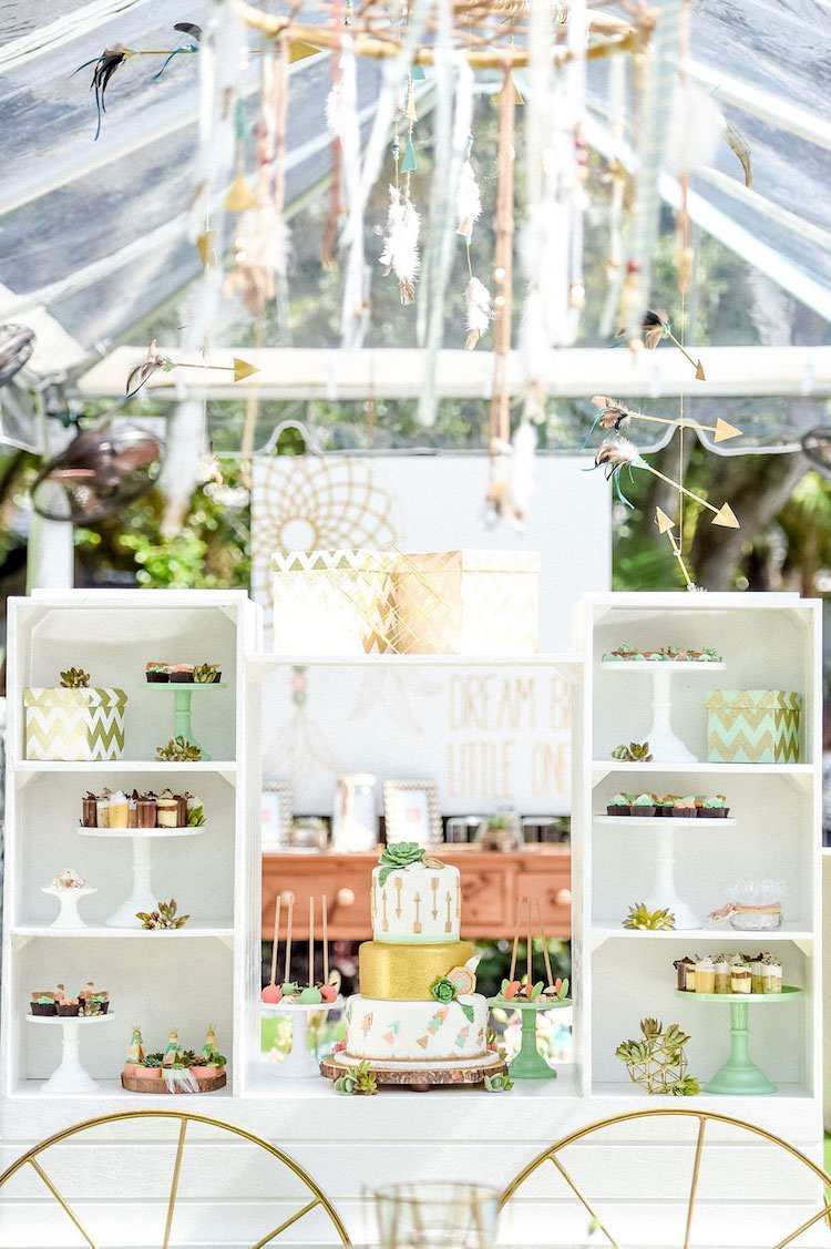 dekoracja boho baby shower dekoracja namiotu ogrodowego naturalne odcienie słodycze stół