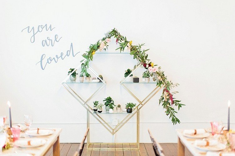 artystyczne pomysły na dekoracje baby shower rośliny girlandy naturalny materiał