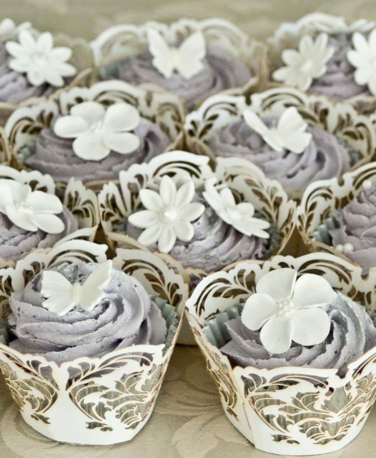 babeczki-tort weselny-shabby-chic-design-vintage-koronki-białe kwiaty-szare-kremowe-eleganckie