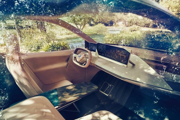 bmw inext vision elektryczny samochód sav innowacyjna koncepcja technologii ekrany dotykowe na kierownicy wnętrze ekranu dotykowego