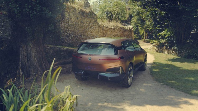 bmw-inext-vision-elektryczny-samochód-suv-innowacyjna-technologia-koncepcja-air-grill-jazda-interaktywna-back-forest-path