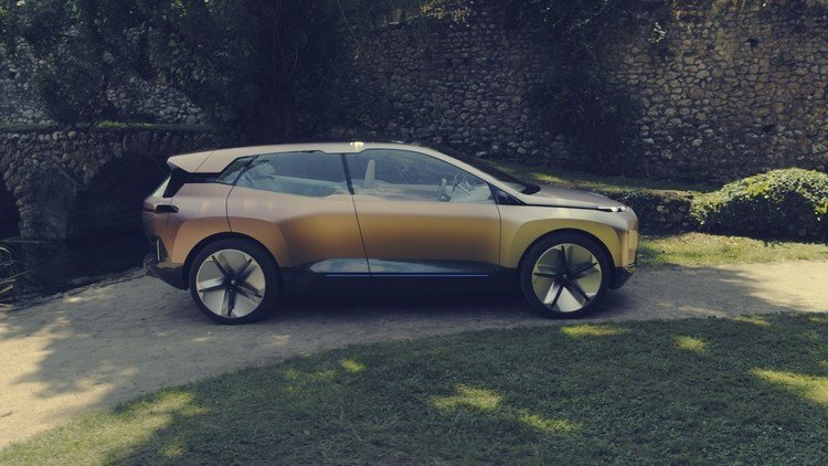 bmw inext vision elektryczny samochód sav innowacyjna koncepcja technologii kratka powietrzna jazda interaktywny widok z boku felgi aluminiowe