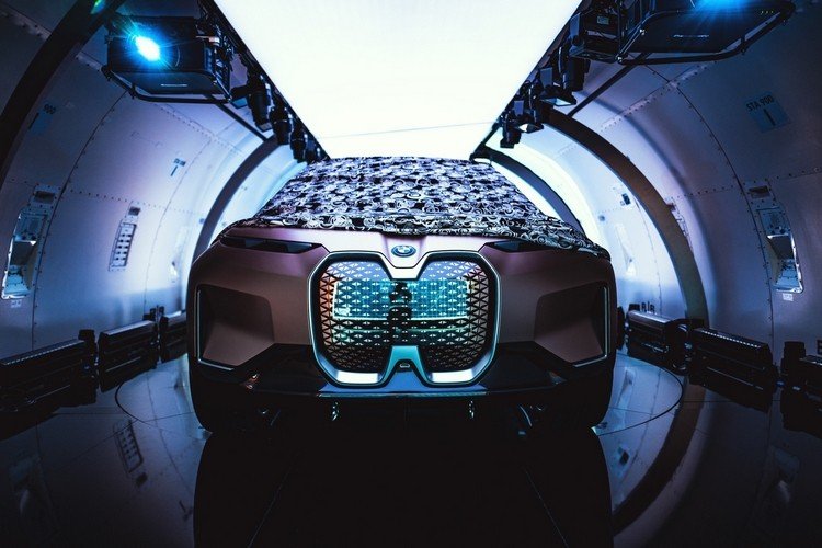 bmw inext vision elektryczny samochód sav innowacyjna koncepcja technologii kratka powietrzna marka reflektor przednia maska ​​emblemat