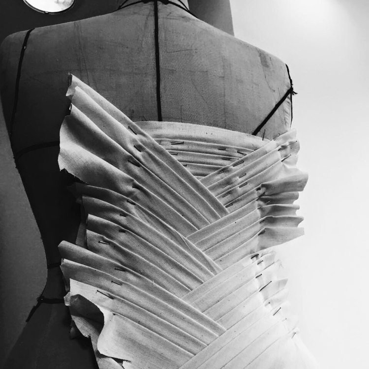 dekonstruktywizm-moda-drapaż-art-cut