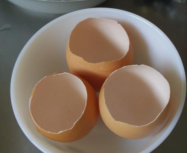 Przepis na deser na wielkanocny pomysł na pudding waniliowy ze skorupkami jajek