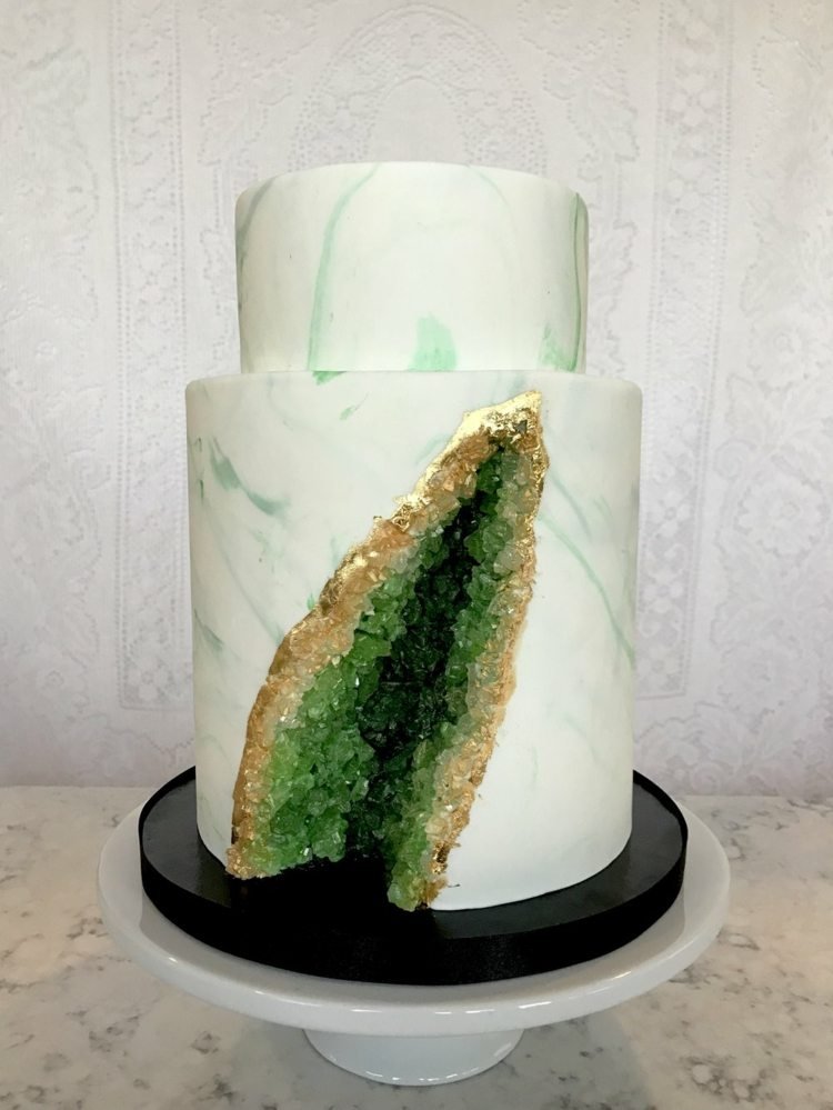 Kryształy można zaprojektować w dowolnym miejscu na torcie