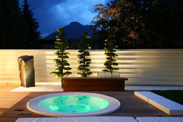 Designerska wanna z hydromasażem w nocy? designerski pomysł na oświetlenie nocne wanny z hydromasażem