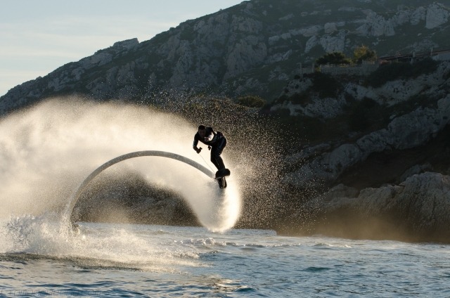 alternatywa-do-sportów-wodnych-sprzęt-wodny-hoverboard-pompa-wodna