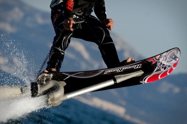 Sprzęt do sportów wodnych-hoverboard-z-wężem-połączeniowym-zapata-racing