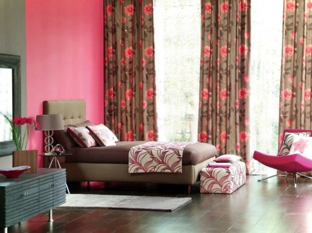 pomysł na kombinację kolorów sypialni brązowa fuksja wibrująca sypialnia-kombinacja-kolorów-pomysł-brąz-fuksja-wibrująca