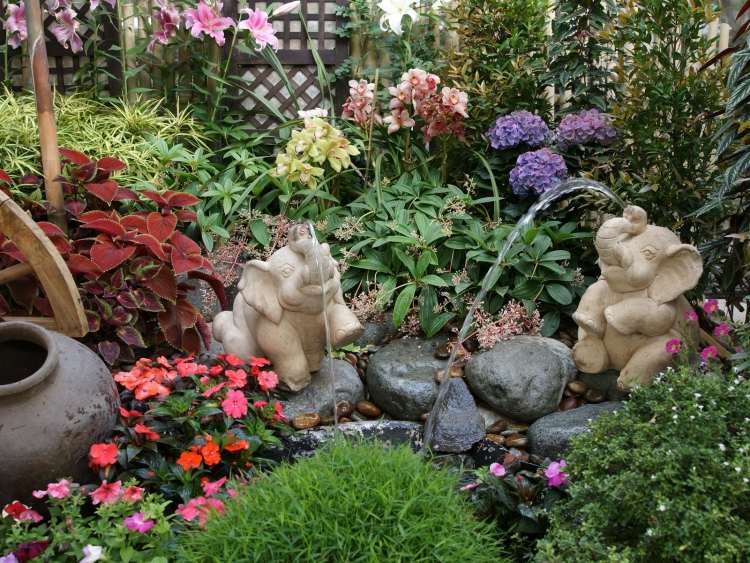 Kwiaty i rośliny w ogrodzie Feng Shui i ich znaczenie Feng Shui projekt ogrodu fontanna-kamień-słoń-kwiaty