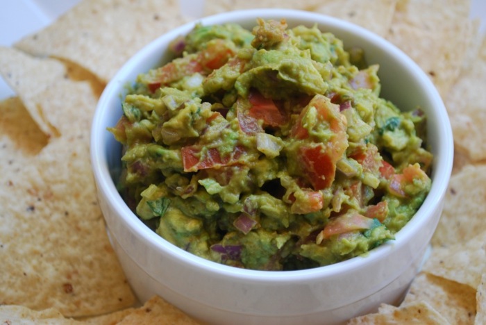 pyszny przepis na dip guacamole z pomidorami rzymskimi Dip-z-quacamola-gorący