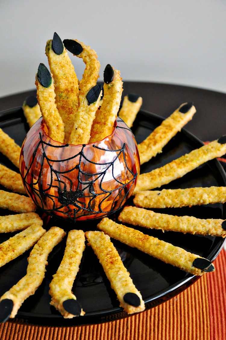 Halloweenowe przepisy na paluszki posiekane przekąski na palec