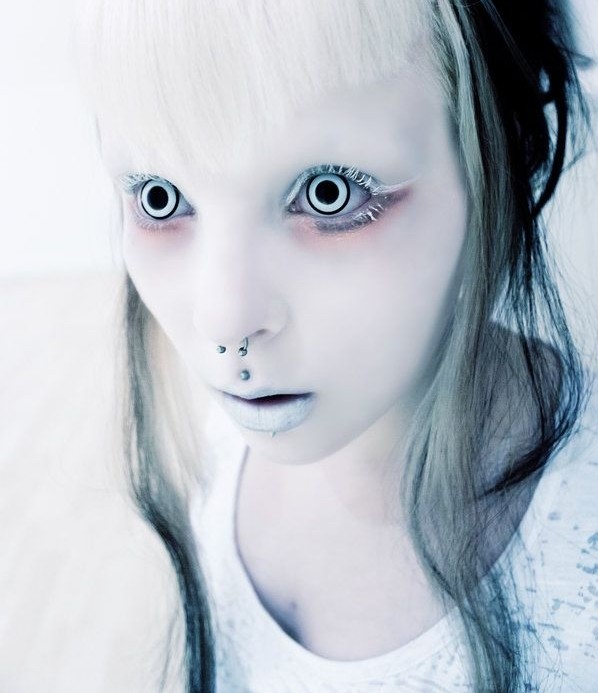 Ghost-demon-eye-effect-Halloween-soczewki-kontaktowe-straszne-przerażające