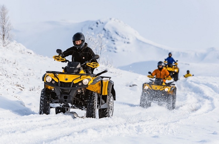 Wynajmij samochód terenowy ATV na wieczór kawalerski w górach ze śniegiem