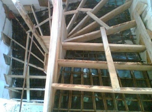 Betoninė kopėčių duobė