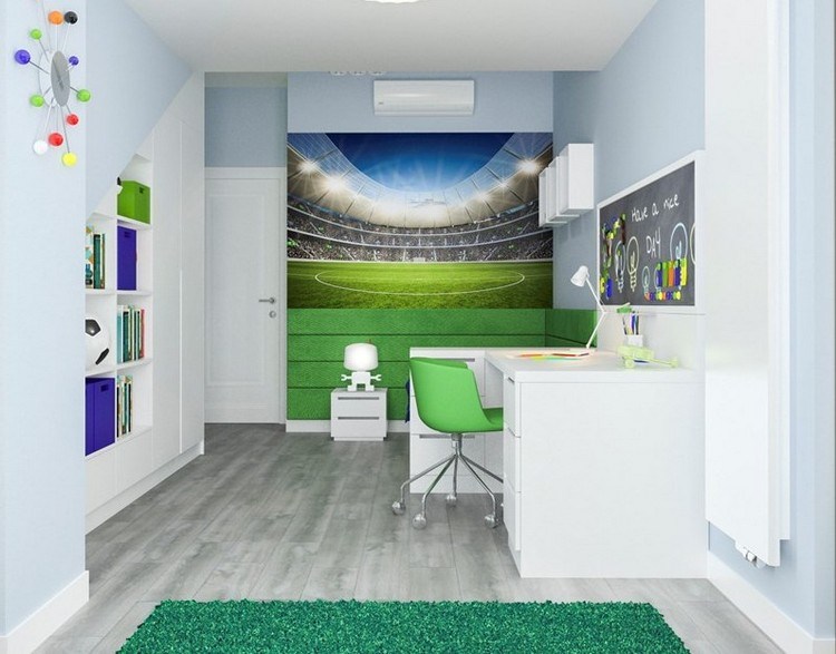 Fototapeta stadion piłkarski i pastelowa niebieska farba ścienna pokój-dziecięcy-pomysły-projektowe-zdjęcie-tapety-piłka-boisko-chłopiec-pastelowo-niebiesko-farba-ściana
