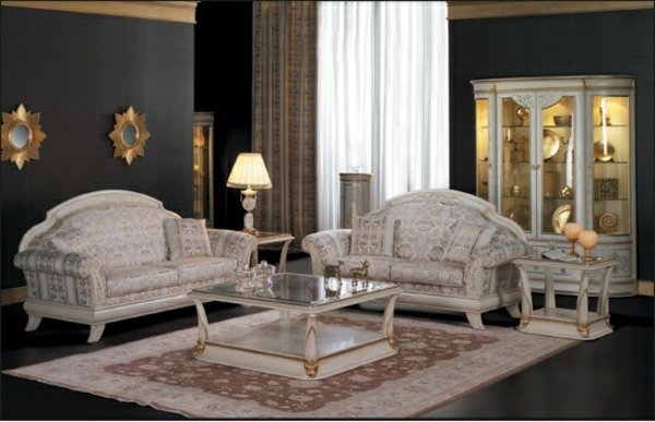 Klasyczna sofa-lustro-ozdoby-szklany stolik Klasyczna-sofa-lustrzane-ozdoby-szklany stolik
