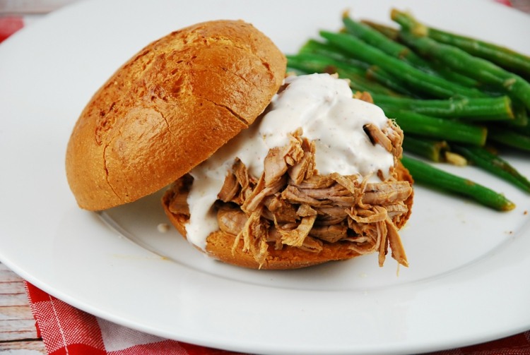 sos barbecue-przepisy-biały-majonez-burger-szparagi-rolki