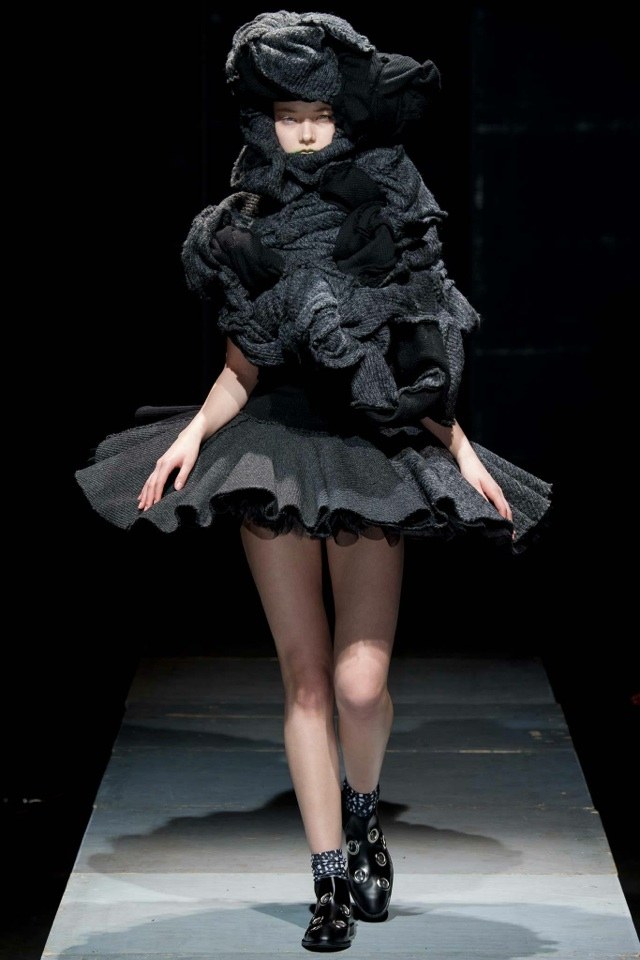 ekstrawagancka moda Come des Garcons na A/W 2014-2015 comme-des-garcons-jesień-zima-2014-2015-paryski-tydzień-mody