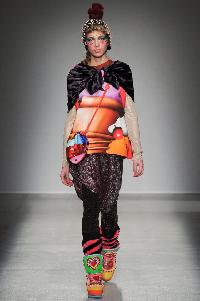 Cukierkowe nadruki na odzież Manish manish-arora-jesień-zima-2014-2015-cukierki-nadruki
