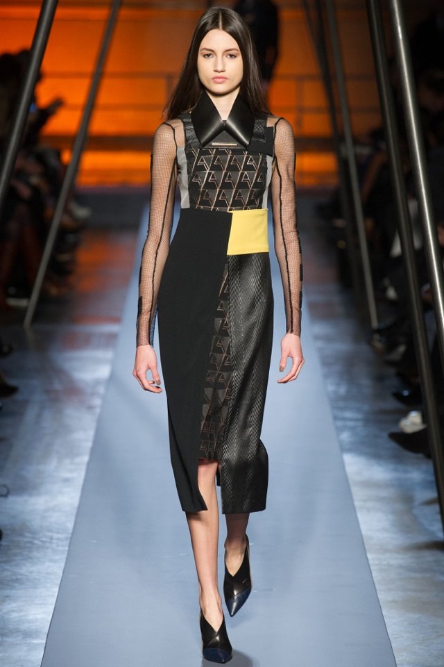 Patchworkowa sukienka Rolanda Moureta roland-mouret-jesień-zima-2014-2015-sukienka-patchwork-optyka Modowe trendy przyszłości