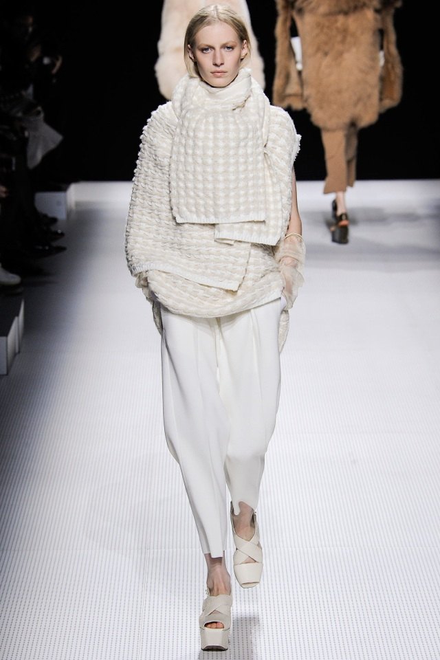 gruby sweter i szerokie spodnie wszystko w kolorze białym sonia-rykiel-jesien-zima-2014-2015-all-in-white-gruby-sweter