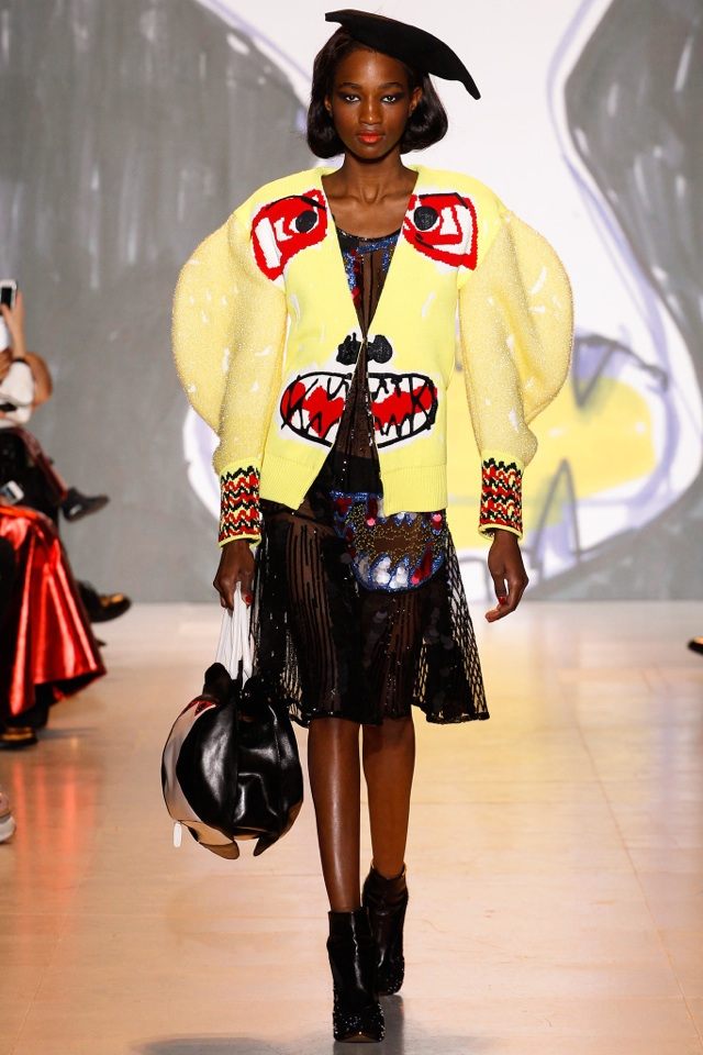 żółta marynarka z potwornym wyglądem z przodu autorstwa Tsumori Chisato tsumori-chisato-jesień-zima-2014-2015-żółta-blazer-mnster-twarz