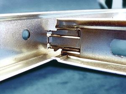 Collegamento delle guide intermedie al profilo principale
