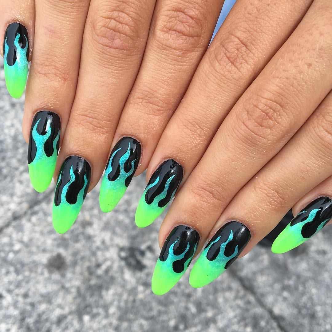 Neonowe paznokcie manicure letnie paznokcie w kształcie migdałów trendy w modzie