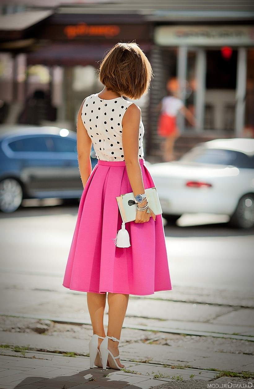 Spódnica midi neonowy trend neonowe kolory wzór w kropki top torebka biała moda trendy lato