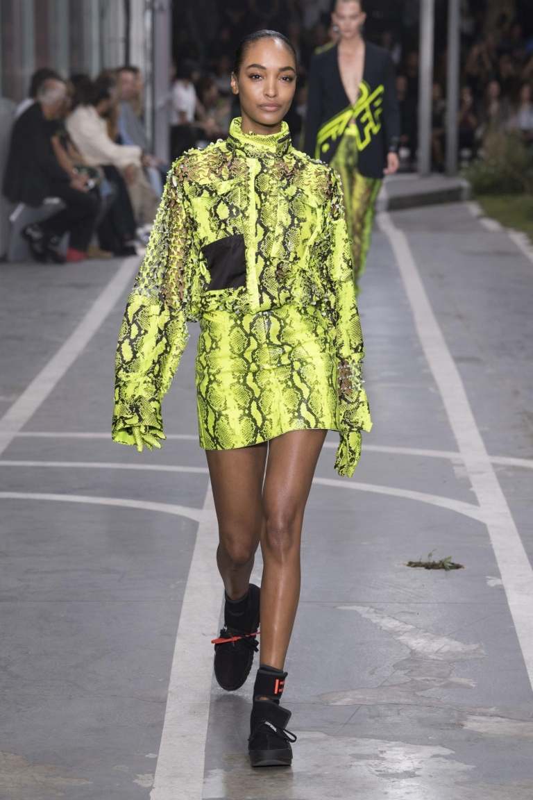 Neonowe kolory wzór węża skórzana spódnica koszula bluzka trendy w modzie lato 2019