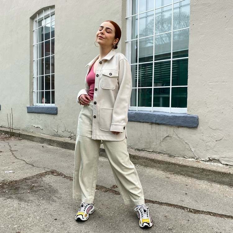 Trendy w kurtkach 2021 Shacket łączą pomysły na wiosenne stroje