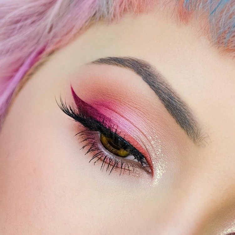 Makijaż oczu z brokatowym różowym trendem eyeliner