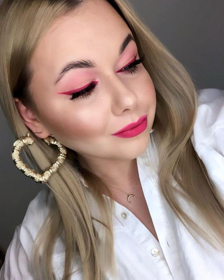 Trendy w makijażu oczu 2021 różowy makijaż eyelinera