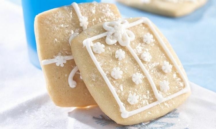 Przygotowanie białych ciastek na Boże Narodzenie bezglutenowe z mlekiem kokosowym