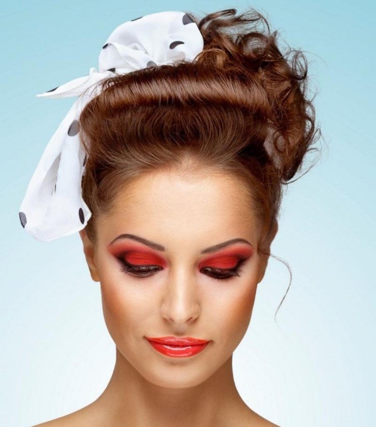Rockabilly fryzura updo kobiet