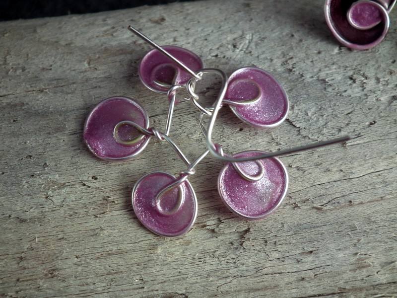 Zrób biżuterię z drutu DIY - tak wygląda kwiat poniżej Biżuteria-zrób-sam-back-wire-wrap-lakier do paznokci