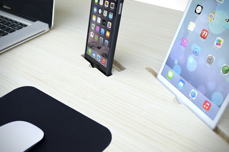Konstrukcja biurka oferuje stację dokującą do przechowywania telefonów komórkowych i tabletów biurko projekt dokowania ipad iphone podkładka pod mysz laptop