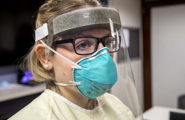 Ochrona twarzy DIY z maską oddechową dla osób noszących okulary