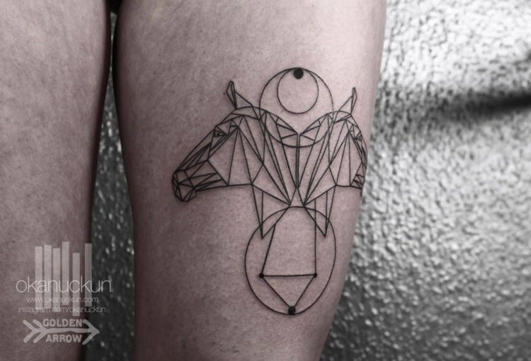 Projekt z dwóch końskich głów tatuaże-surrealistyczne-projektowanie-konie-podwójna geometria
