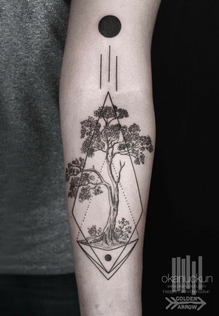 Surrealistyczne drzewo oprawione tatuaże-surrealistyczne-design-drzewo-uckun-diament