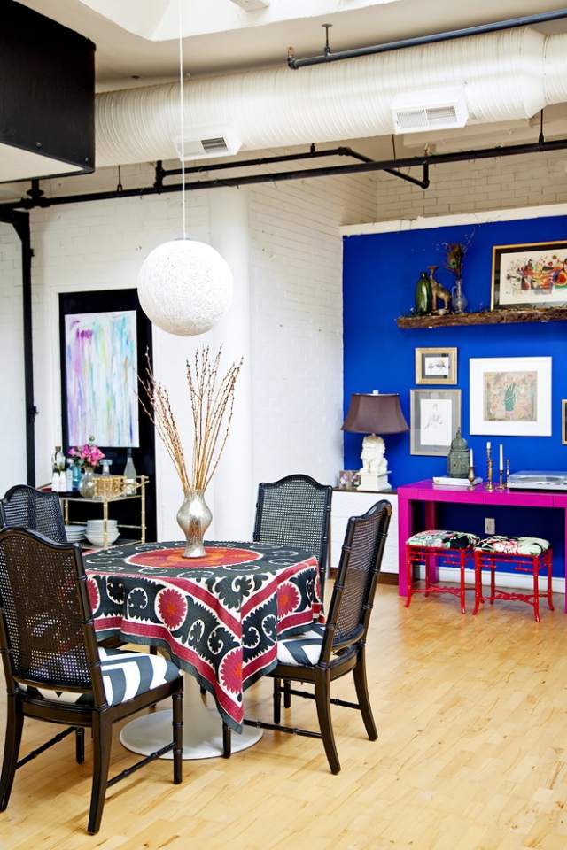 industrialny-chic-salon-projekt-otwartej-ściany-jasnoniebieski-eklektyczny