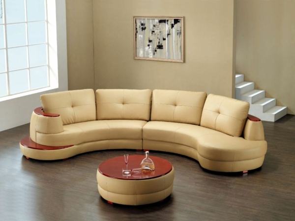 beżowa półokrągła sofa podnóżek